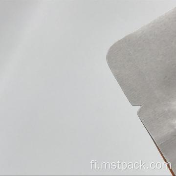 Tasapohjainen valkoinen paperi, jossa vetoketju teetä varten